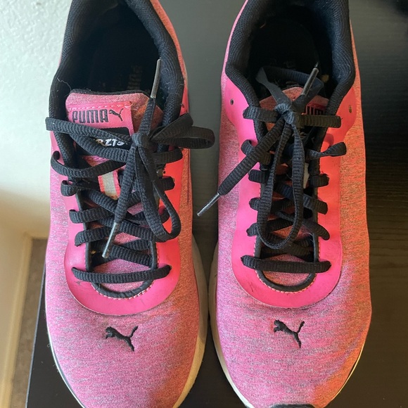 Puma pink with black accents sneakers size 9 - Picture 2 of 5